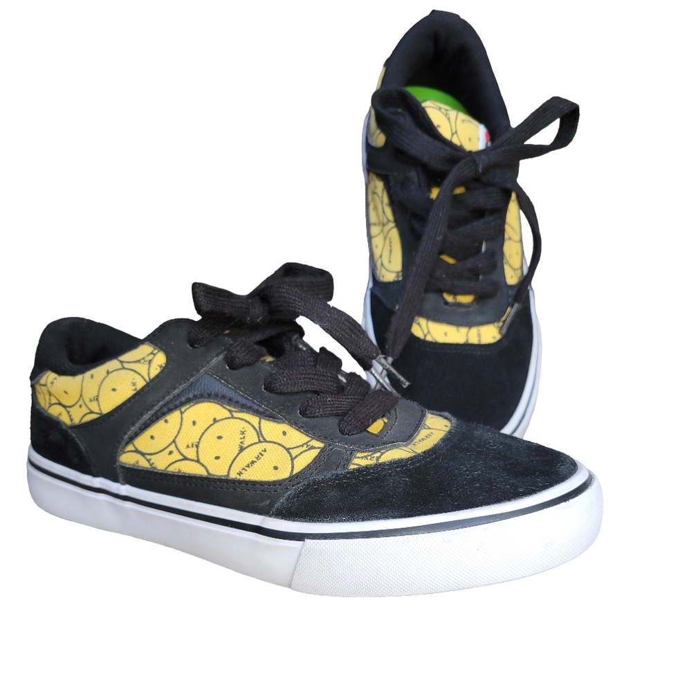 Airwalk Huntington Happy Face Black Suede & Yellow Low Top Sneakers Kid Unisex 5